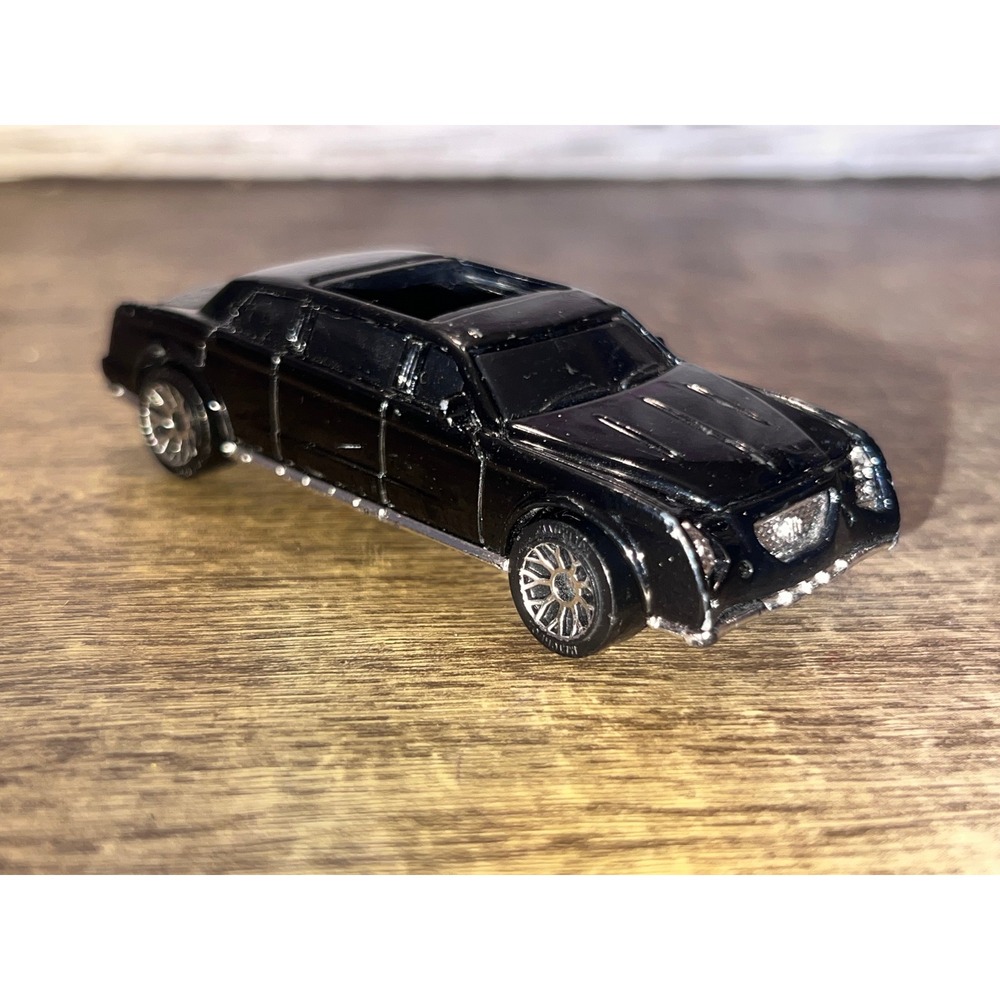 Matchbox 2001 Black Limousine With Open Sunroof Loose Die Cast EUC Y2K Play Car